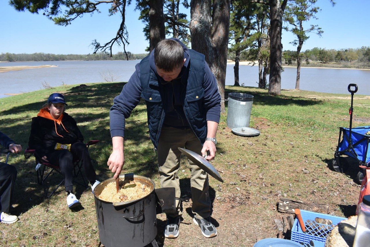 Cooking plov by the lake